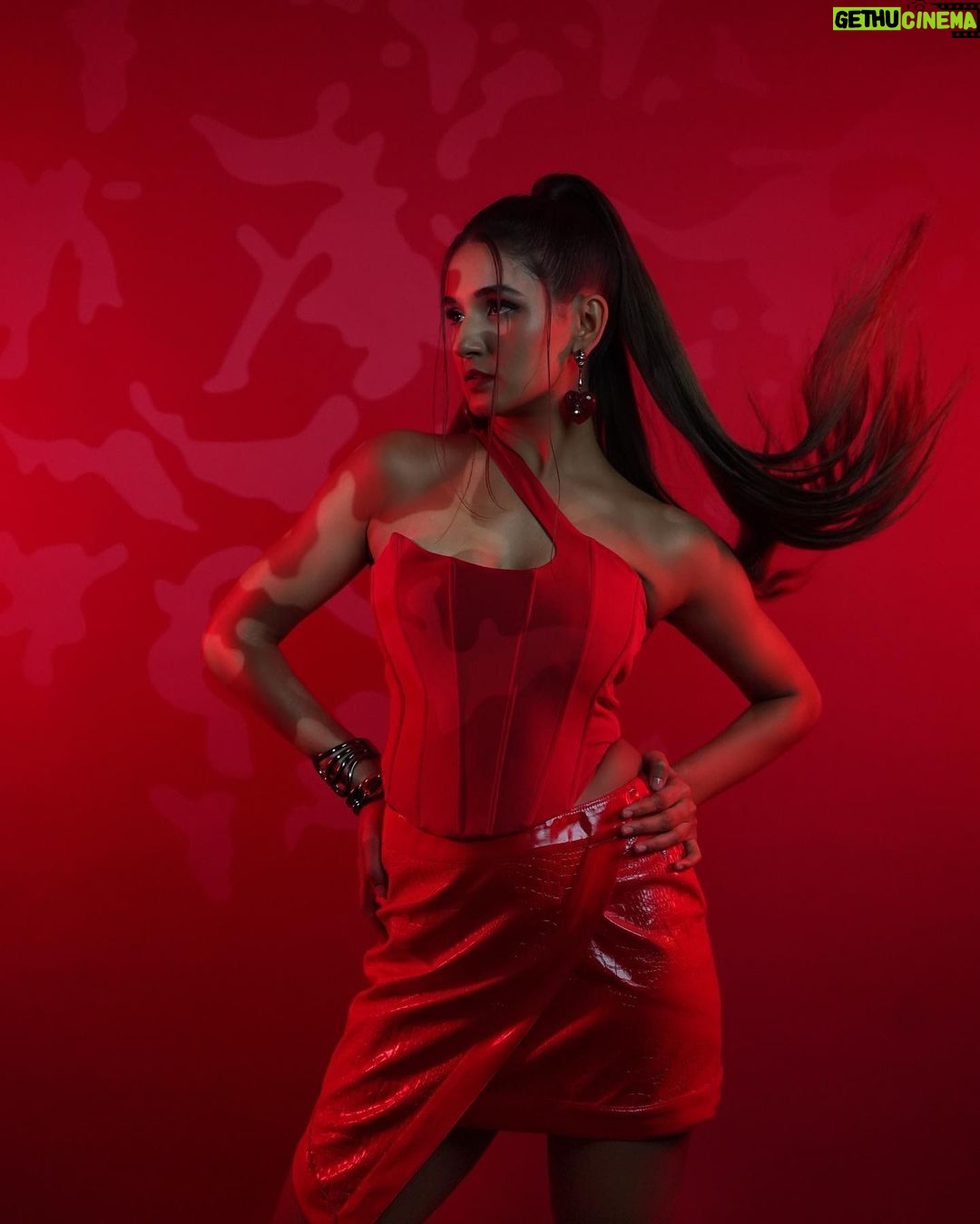 Shakti Mohan Instagram - 🚨 Styling @shreyandurjastyle Skirt @dewarworld Corset @bout_to_wear Boots @londonrag_in Hair @dwyessh_hairwizard @aaliyahussainhairmakeupcreator Makeup @ritickasjalan Photography @shubhamdancer 🫶🏼 @premavshetty @_shraddhabobade_ @jagtap721