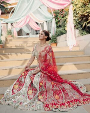 Shakti Mohan Instagram - Behen di mehandi 💛
#besttimes @muktimohan @whokunalthakur 

Styled by @shreyandurjastyle 
Outfit @anishashettyofficial 
Jewellery @swabhimannjewellery @rubans.in 
Hair @aaliyahussainhairmakeupcreator 
Makeup @ritickasjalan 
Photos @themadeinheaven 
@shubhamdancer