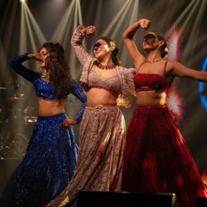 Shakti Mohan Instagram - All my favorite people together ♥️
@muktimohan @whokunalthakur @nihaarpandya @neetimohan18 

Photography @themadeinheaven 
Styled by @shreyandurjastyle 
Outfit @payalkeyalofficial 
Jewellery @mozaati 
Makeup @ritickasjalan 
Hair @aaliyahussainhairmakeupcreator
