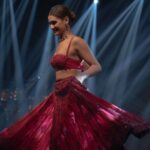 Shakti Mohan Instagram - All my favorite people together ♥️ @muktimohan @whokunalthakur @nihaarpandya @neetimohan18 Photography @themadeinheaven Styled by @shreyandurjastyle Outfit @payalkeyalofficial Jewellery @mozaati Makeup @ritickasjalan Hair @aaliyahussainhairmakeupcreator