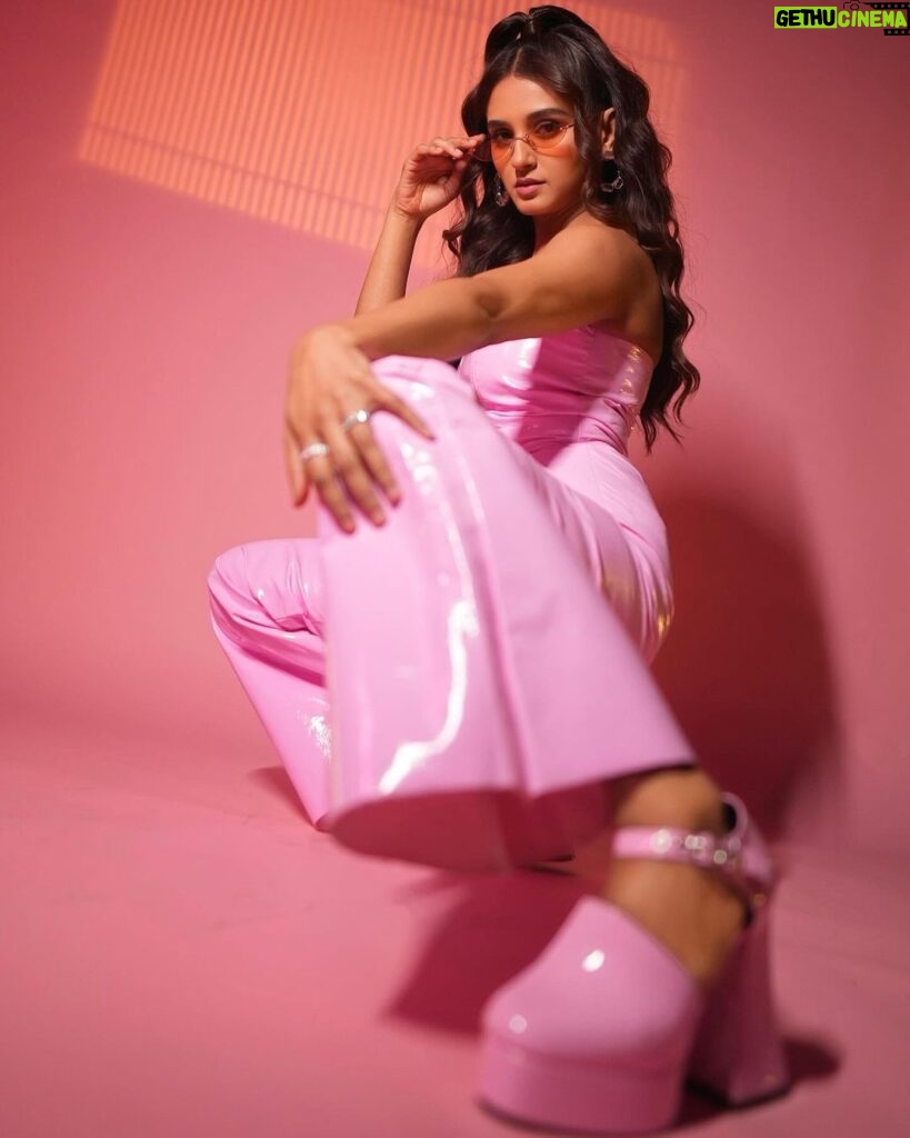 Shakti Mohan Instagram - Guess what I’m pinking? Styling @shreyandurjastyle Outfit : @martyco.in Accessories : @artjoules Shoes : @_rentofy_ Hair : @dwyessh_hairwizard @aaliyahussainhairmakeupcreator Makeup : @ritickasjalan Photography : @souravsharmaofficial