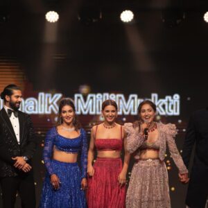 Shakti Mohan Instagram - All my favorite people together ♥️
@muktimohan @whokunalthakur @nihaarpandya @neetimohan18 

Photography @themadeinheaven 
Styled by @shreyandurjastyle 
Outfit @payalkeyalofficial 
Jewellery @mozaati 
Makeup @ritickasjalan 
Hair @aaliyahussainhairmakeupcreator