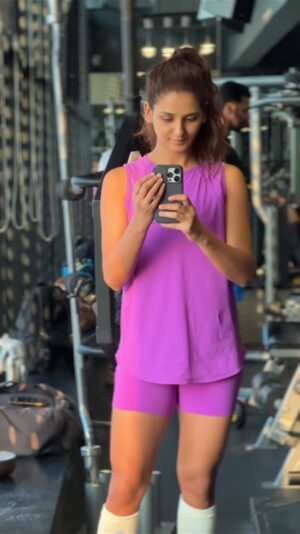 Shakti Mohan Instagram - Like this? #mondaymotivation 💪🏼