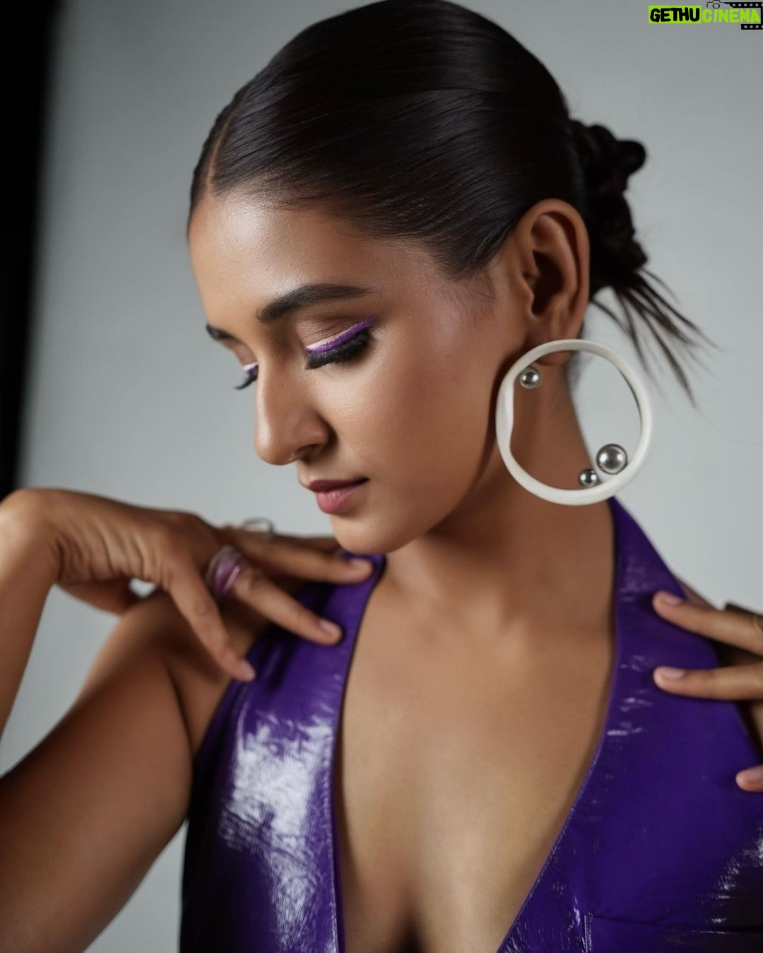 Shakti Mohan Instagram - Purple Reign 💟 Styling @shreyandurjastyle Outfit @martyco.in Earrings , ring @kefi__co Custom rings @studio.tuhera Boots @londonrag_in Hair @dwyessh_hairwizard @aaliyahussainhairmakeupcreator Makeup @ritickasjalan Photography @shubhamdancer 🤘🏼@premavshetty @_shraddhabobade_ @jagtap721