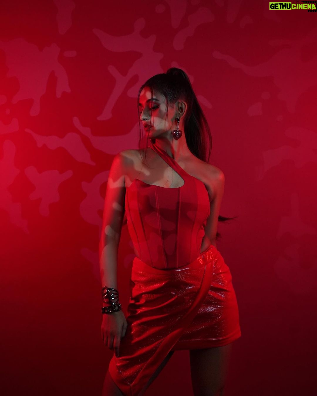 Shakti Mohan Instagram - 🚨 Styling @shreyandurjastyle Skirt @dewarworld Corset @bout_to_wear Boots @londonrag_in Hair @dwyessh_hairwizard @aaliyahussainhairmakeupcreator Makeup @ritickasjalan Photography @shubhamdancer 🫶🏼 @premavshetty @_shraddhabobade_ @jagtap721