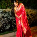 Shamna Kasim Instagram - Find a reason to smile every day… Saree: @ananyacollections_for_you Blouse: @vasudevan.arun Jewelry: @kushalsfashionjewellery Pics: @v_capturesphotography Hairstylist: @hairartistpoojagupta Personal staff: @pranay_kohli @etvtelugu2708 @etvwin #dheepremierleague #lovemyjob 🧿