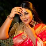 Shamna Kasim Instagram - Find a reason to smile every day… Saree: @ananyacollections_for_you Blouse: @vasudevan.arun Jewelry: @kushalsfashionjewellery Pics: @v_capturesphotography Hairstylist: @hairartistpoojagupta Personal staff: @pranay_kohli @etvtelugu2708 @etvwin #dheepremierleague #lovemyjob 🧿