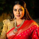 Shamna Kasim Instagram - Find a reason to smile every day… Saree: @ananyacollections_for_you Blouse: @vasudevan.arun Jewelry: @kushalsfashionjewellery Pics: @v_capturesphotography Hairstylist: @hairartistpoojagupta Personal staff: @pranay_kohli @etvtelugu2708 @etvwin #dheepremierleague #lovemyjob 🧿