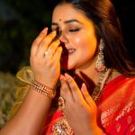 Shamna Kasim Instagram - Find a reason to smile every day… Saree: @ananyacollections_for_you Blouse: @vasudevan.arun Jewelry: @kushalsfashionjewellery Pics: @v_capturesphotography Hairstylist: @hairartistpoojagupta Personal staff: @pranay_kohli @etvtelugu2708 @etvwin #dheepremierleague #lovemyjob 🧿