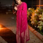 Shamna Kasim Instagram – Keep calm and stay happy 🩷

Saree: @chelaclothing 
Jewelry: @becoz_its_silver 
Pics: @v_capturesphotography 
Hairstylist: @hairartistpoojagupta 
Personal staff: @pranay_kohli 

@etvtelugu2708 @etvwin #dheepremierleague #lovemyjob 🧿