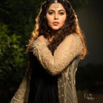 Shamna Kasim Instagram - Let ur confidence shine ❤️ Styling: @impriyankasahajananda Jacket: @aaliyadeeba_official Dress @manasareddy_label Jewelry: @kushalsfashionjewellery Pics: @v_capturesphotography Hairstylist: @hairartistpoojagupta Personal staff: @pranay_kohli #dheepremierleague #etvtelugu #lovemyjob 🧿