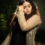 Shamna Kasim Instagram - Let ur confidence shine ❤️ Styling: @impriyankasahajananda Jacket: @aaliyadeeba_official Dress @manasareddy_label Jewelry: @kushalsfashionjewellery Pics: @v_capturesphotography Hairstylist: @hairartistpoojagupta Personal staff: @pranay_kohli #dheepremierleague #etvtelugu #lovemyjob 🧿