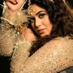 Shamna Kasim Instagram - Let ur confidence shine ❤️ Styling: @impriyankasahajananda Jacket: @aaliyadeeba_official Dress @manasareddy_label Jewelry: @kushalsfashionjewellery Pics: @v_capturesphotography Hairstylist: @hairartistpoojagupta Personal staff: @pranay_kohli #dheepremierleague #etvtelugu #lovemyjob 🧿