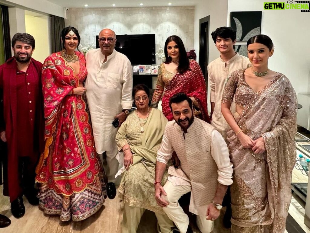 Shanaya Kapoor Instagram - Happy Diwali ❤️