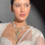 Shanaya Kapoor Instagram - 🌺🤍 @kotharifinejewelsofficial @manishmalhotraworld @mohitrai @shubhi.kumar @nikitathadani9 @artistpoonamsolanki @nupuragarwal__