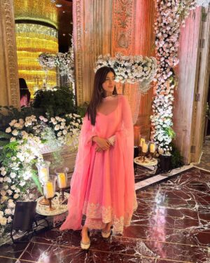 Shanaya Kapoor Instagram - Desi barbie 😋💖💖