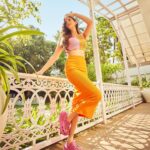 Shanaya Kapoor Instagram - Height 🤝 comfy. Only with the Classic Crush Clog!😍 @crocsindia #ad