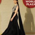 Shanaya Kapoor Instagram - Congratulations @_iiishmagish on the spectacular & grand launch of the @Jioworldplaza !!! 💫👼🏼❤️ So grateful to have gotten the opportunity to walk for the most amazing & talented @rahulmishra_7 🖤 styled by the one & only @anaitashroffadajania ⭐️ #JioWorldPlaza #MumbaiAtThePlaza