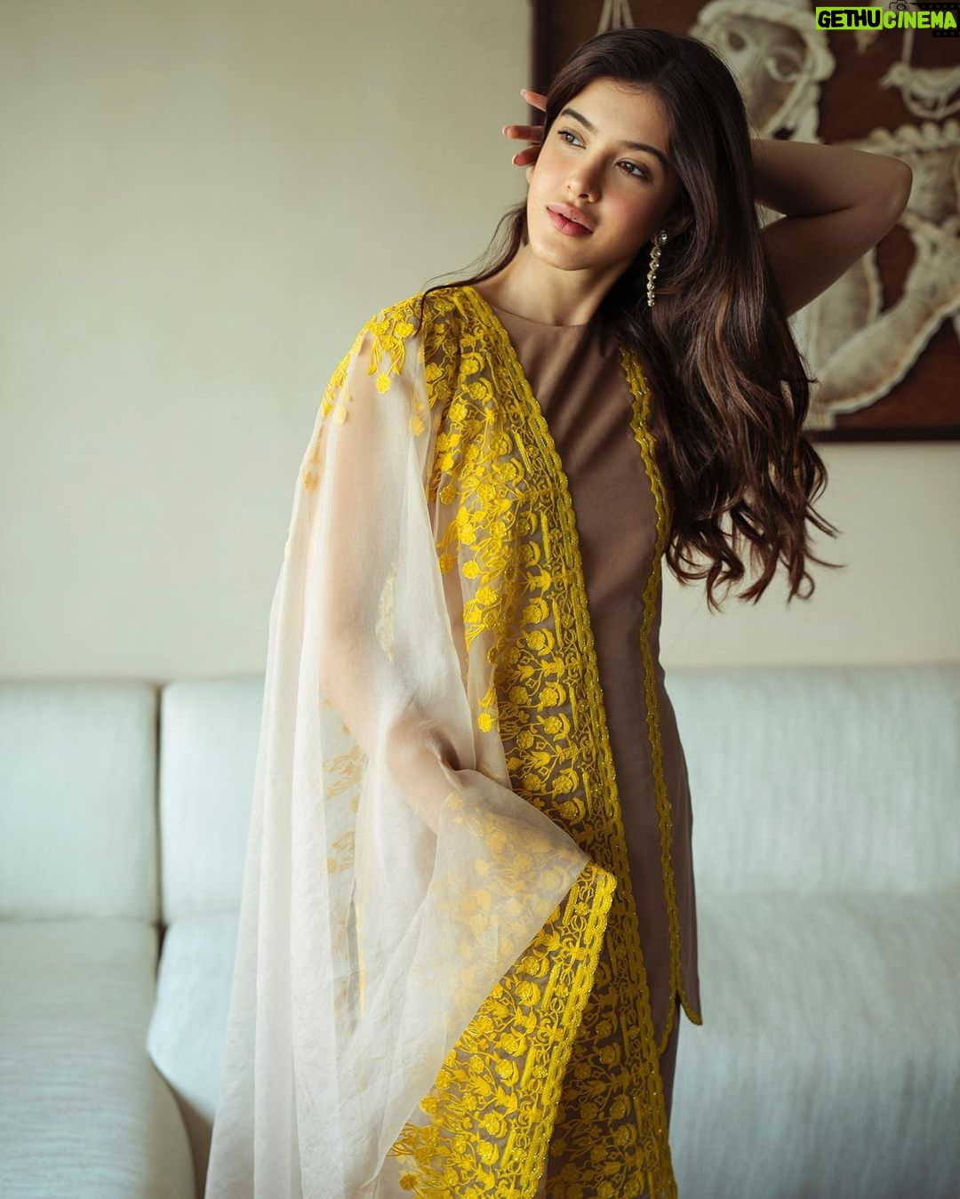 Shanaya Kapoor Instagram - love, laughter & freshly made modaks!💛😛🌻🌞