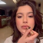Shanaya Kapoor Instagram - Get ready with us 💅🏼 FAST 😁 @makeupbyriddhima @artistpoonamsolanki