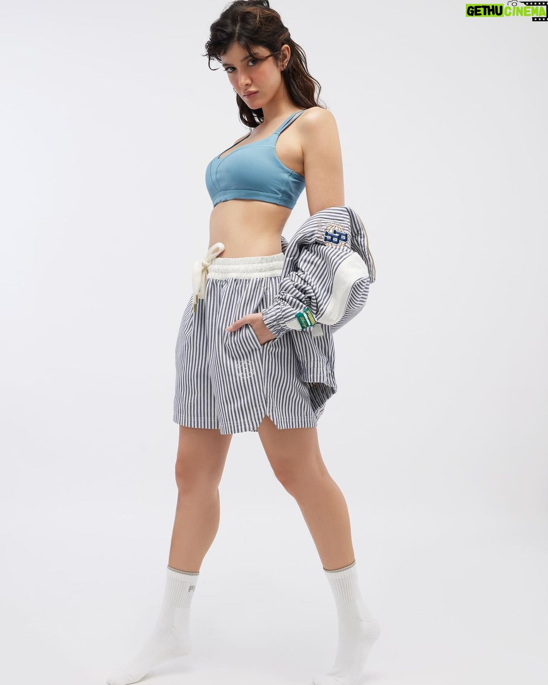 Shanaya Kapoor Instagram - Head to toe @pumaindia Deputy Editor: Simi Kuriakose (@si.mi.later) Photographer: Sasha Jairam (@sashajairam) Stylist: Chandini Whabi (@chandiniw) Interview: Simi Kuriakose (@si.mi.later) Editorial Coordinator: Shalini Kanojia (@shalinikanojia) Hair: Mike Desir (@mikedesir) Make-Up: Riddhima Sharma (@makeupbyriddhima) Make-Up Assistant: Rheya Sanghai (@rheyasanghai2410) Fashion Assistant: Stacey Cardoz (@stacey.cardoz) Artist Reputation Management: Hype PR (@hypenq_pr)