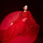 Shanaya Kapoor Instagram - @manishmalhotraworld @manishmalhotrajewellery @chandniprakash @sashajairam @akshatahonawar ❤️🌙 (makeup by meeee😋😁)
