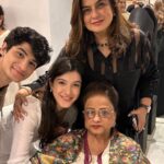 Shanaya Kapoor Instagram - Swipe to add a family member 😋❤️