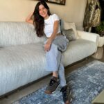 Shanaya Kapoor Instagram - when mom takes my photos… 😂🙊🙂 #FENTYXPUMA 🩵