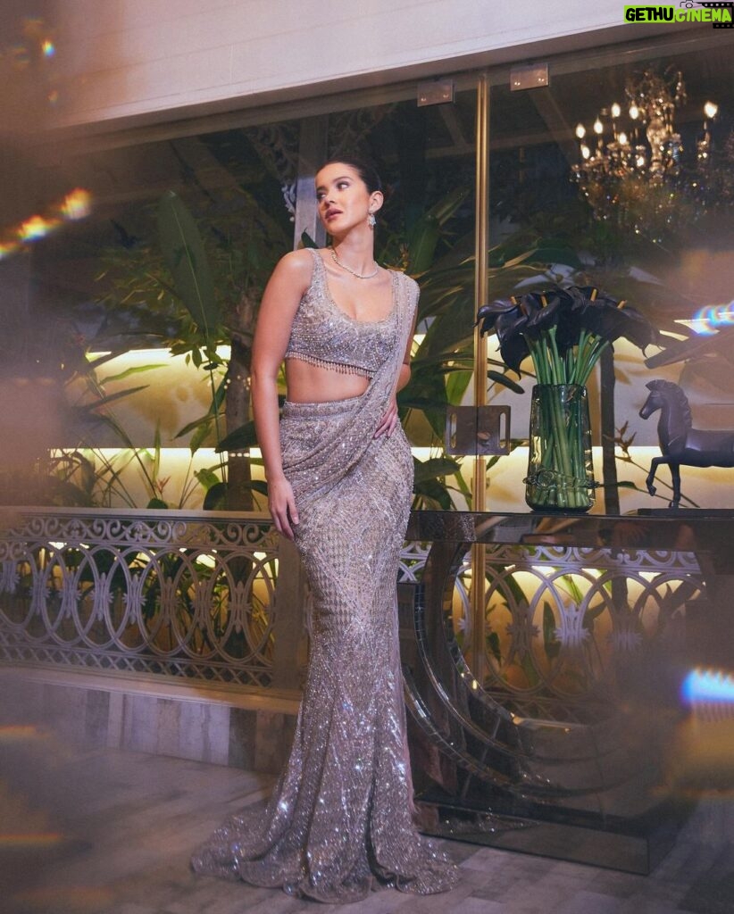 Shanaya Kapoor Instagram - diamonds in the sky🩵