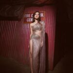Shanaya Kapoor Instagram - dancing with the flames of desire🌞