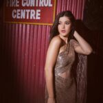 Shanaya Kapoor Instagram - dancing with the flames of desire🌞