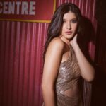 Shanaya Kapoor Instagram - dancing with the flames of desire🌞