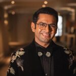 Sharib Hashmi Instagram - Aapko humari kasam muskuraiye ❤️☺️ 👓 Chashm-E-Buddoor 👓 #FilmfareOTTAwards Styled by : @itsbhavyapatel In custom fit by : @rachitkhannaofficial @rac.khanna Shot by : @dreamdraftfilms Hair and Make-up by : @irohitsmahadik HMU Assitant : @pk_hairstylist9 Management : @suchijaggi @itsbhavyapatel_ Spot : @samar_sayyed_72