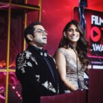 Sharib Hashmi Instagram - Long Caption Alert : - ( iska matlab hai please padhna zarooor ) Main college mein tha jab mere dost Renji ko #Filmfare ke do passes mile!!! Par ek problem thi .. passes do aur aadmi teen … phir toss udaya gaya aur main toss haar gaya .. tab bahut roya tha ☺️🥺 aaj mere paas teen Filmfare Nomination hain, Ek Filmfare Award hai aur ab maine #FilmfareOTTAwards ka host bhi … Maa bhi hoti toh yeh sab dekhke behadddd khush hoti ❤️ Apna hosting debut itne prestigious #FilmfareOTTAwards ke saath karunga yeh toh sapne mein bhi nahin socha tha ❤️ Oopar wala wo khwab poore kar raha hai jo maine dekhe bhi nahin ❤️🤲🏻🙏 And I couldn’t have asked for a better Co-host than my gorgeouss pyaaari dosstt @kubbrasait ❤️❤️❤️ I still remember meeting you in Dubai at #AMG office aur phir #FilmfareAwards pe mera pehla #RedCarpet interview bhi tumne liya ❤️❤️ aur ab humne saath mein #FilmfareOTTAwards host kar liya ❤️ lovvve you Kubbbu ❤️ A big heartfelt thankooooo sarkaaarr @jiteshpillaai sarrr for giving me this opportunity and for always being so encouraging and supportive @anewradha aapse milke hamesha dil khush ho jaata hai rooh baagh baagh ho jaati hai @vvidyut lovvve you hai mere paajii ❤️you know this really means a lot to me ❤️❤️🤗🤗 #Shraddha thankooo soo much @filmfare ❤️ @toonfactory paaaji thankoooo for writing some amazing punches for me ❤️❤️🤗🤗 main yeh nahin kahunga ke saare Achche waale mere hi thhe 😜😜 Love you hai paaajiiii ❤️ Thankoooo soo much @shriya.pilgaonkar for complimenting me on stage and then sharing that on your insta ❤️ that was really sweeeet of you ❤️ aur shukriyaaaa @rasikadugal for always cheering for me ❤️❤️ And to all my friends in the audience who cheered for me, laughed at my bad jokes ❤️ aaap sabko dherrrr saaaraaa pyaarrr ❤️❤️❤️ My team @suchijaggi tum bahut mehnat kiya dosta and @itsbhavyapatel_ itta Masst styling karne ke liye ❤️❤️@irohitsmahadik ❤️for making me look like a wow @pk_hairstylist9 tum bhi bhaii ❤️ aur @samar_sayyed_72 ❤️ mere gale ko garam paani pila pilake sukoon dilaane ke liye ❤️ Sachmuch kaaafi lamba tha …. Caption 😛 Aur jisne yeh poora padha usko 😘😘😘😘❤️❤️❤️❤️