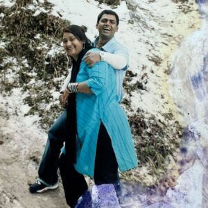 Sharib Hashmi Instagram - Main tumse kaha tha “I want to grow old with you” par main toh tumhare saath jawaan hota ja raha hoon ❤️😘 

Lo aaj main phir se kehta hoon … “I LOVE YOU” ❤️

#HappyAnniversary @nasreenhashme ❤️❤️❤️ 

Pic 1 : 27th Dec 2003

Pic 10 : 27th Dec 2023