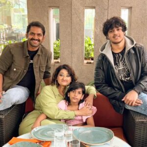 Sharib Hashmi Instagram - Main tumse kaha tha “I want to grow old with you” par main toh tumhare saath jawaan hota ja raha hoon ❤️😘 

Lo aaj main phir se kehta hoon … “I LOVE YOU” ❤️

#HappyAnniversary @nasreenhashme ❤️❤️❤️ 

Pic 1 : 27th Dec 2003

Pic 10 : 27th Dec 2023