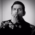 Sharib Hashmi Instagram - Ek heartshape wali 😘 us khoobsurat insaan ko jo is reel ke end mein aayenge ❤️ Styled by : @itsbhavyapatel In custom fit by : @rachitkhannaofficial @rac.khanna Shot by : @mayurnarangikar Hair and Make-up by : @irohitsmahadik HMU Assitant : @pk_hairstylist9 Management : @suchijaggi @itsbhavyapatel_
