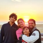 Sharib Hashmi Instagram - Main tumse kaha tha “I want to grow old with you” par main toh tumhare saath jawaan hota ja raha hoon ❤️😘 Lo aaj main phir se kehta hoon … “I LOVE YOU” ❤️ #HappyAnniversary @nasreenhashme ❤️❤️❤️ Pic 1 : 27th Dec 2003 Pic 10 : 27th Dec 2023