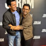 Sharib Hashmi Instagram - #Jorum in Cinemas Now !!! Pehli fursat mein dekh lo Jao Jao !!! Aur ek Jorum ki jhappi to @bajpayee.manoj apni har bhayankarrr performance se humara dil jeetne ke liye ❤️ Sarrr I lovve you ❤️ @nakedindianfakir ❤️ kya behtareen film banaayi hain aapne @ashima.avasthi ❤️ dost and producer Sahiba Dherr saari mubarakbaad aur shubhkaamnaaein aapko ❤️❤️ Brilliant performances by the entire cast @smitatambe ❤️ @tannishtha_c ❤️@mohdzeeshanayyub ❤️ @meghamathurhere ❤️ @rajshri_deshpande ❤️ @piyushputy DOP sahab kya kamaaal ❤️ @zeestudiosofficial ❤️