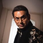 Sharib Hashmi Instagram - Aapko humari kasam muskuraiye ❤️☺️ 👓 Chashm-E-Buddoor 👓 #FilmfareOTTAwards Styled by : @itsbhavyapatel In custom fit by : @rachitkhannaofficial @rac.khanna Shot by : @dreamdraftfilms Hair and Make-up by : @irohitsmahadik HMU Assitant : @pk_hairstylist9 Management : @suchijaggi @itsbhavyapatel_ Spot : @samar_sayyed_72