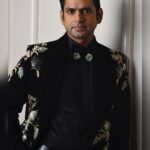 Sharib Hashmi Instagram - Aa Gaye Mere Photos Ka Tamasha Dekhne !!! ❤️ #FilmfareOTTAwards Styled by : @itsbhavyapatel In custom fit by : @rachitkhannaofficial @rac.khanna Shot by : @mayurnarangikar Hair and Make-up by : @irohitsmahadik HMU Assitant : @pk_hairstylist9 Management : @suchijaggi @itsbhavyapatel_