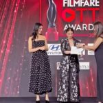 Sharib Hashmi Instagram - Long Caption Alert : - ( iska matlab hai please padhna zarooor ) Main college mein tha jab mere dost Renji ko #Filmfare ke do passes mile!!! Par ek problem thi .. passes do aur aadmi teen … phir toss udaya gaya aur main toss haar gaya .. tab bahut roya tha ☺️🥺 aaj mere paas teen Filmfare Nomination hain, Ek Filmfare Award hai aur ab maine #FilmfareOTTAwards ka host bhi … Maa bhi hoti toh yeh sab dekhke behadddd khush hoti ❤️ Apna hosting debut itne prestigious #FilmfareOTTAwards ke saath karunga yeh toh sapne mein bhi nahin socha tha ❤️ Oopar wala wo khwab poore kar raha hai jo maine dekhe bhi nahin ❤️🤲🏻🙏 And I couldn’t have asked for a better Co-host than my gorgeouss pyaaari dosstt @kubbrasait ❤️❤️❤️ I still remember meeting you in Dubai at #AMG office aur phir #FilmfareAwards pe mera pehla #RedCarpet interview bhi tumne liya ❤️❤️ aur ab humne saath mein #FilmfareOTTAwards host kar liya ❤️ lovvve you Kubbbu ❤️ A big heartfelt thankooooo sarkaaarr @jiteshpillaai sarrr for giving me this opportunity and for always being so encouraging and supportive @anewradha aapse milke hamesha dil khush ho jaata hai rooh baagh baagh ho jaati hai @vvidyut lovvve you hai mere paajii ❤️you know this really means a lot to me ❤️❤️🤗🤗 #Shraddha thankooo soo much @filmfare ❤️ @toonfactory paaaji thankoooo for writing some amazing punches for me ❤️❤️🤗🤗 main yeh nahin kahunga ke saare Achche waale mere hi thhe 😜😜 Love you hai paaajiiii ❤️ Thankoooo soo much @shriya.pilgaonkar for complimenting me on stage and then sharing that on your insta ❤️ that was really sweeeet of you ❤️ aur shukriyaaaa @rasikadugal for always cheering for me ❤️❤️ And to all my friends in the audience who cheered for me, laughed at my bad jokes ❤️ aaap sabko dherrrr saaaraaa pyaarrr ❤️❤️❤️ My team @suchijaggi tum bahut mehnat kiya dosta and @itsbhavyapatel_ itta Masst styling karne ke liye ❤️❤️@irohitsmahadik ❤️for making me look like a wow @pk_hairstylist9 tum bhi bhaii ❤️ aur @samar_sayyed_72 ❤️ mere gale ko garam paani pila pilake sukoon dilaane ke liye ❤️ Sachmuch kaaafi lamba tha …. Caption 😛 Aur jisne yeh poora padha usko 😘😘😘😘❤️❤️❤️❤️