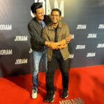 Sharib Hashmi Instagram - #Jorum in Cinemas Now !!! Pehli fursat mein dekh lo Jao Jao !!! Aur ek Jorum ki jhappi to @bajpayee.manoj apni har bhayankarrr performance se humara dil jeetne ke liye ❤️ Sarrr I lovve you ❤️ @nakedindianfakir ❤️ kya behtareen film banaayi hain aapne @ashima.avasthi ❤️ dost and producer Sahiba Dherr saari mubarakbaad aur shubhkaamnaaein aapko ❤️❤️ Brilliant performances by the entire cast @smitatambe ❤️ @tannishtha_c ❤️@mohdzeeshanayyub ❤️ @meghamathurhere ❤️ @rajshri_deshpande ❤️ @piyushputy DOP sahab kya kamaaal ❤️ @zeestudiosofficial ❤️