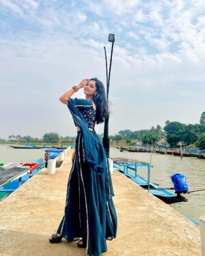 Sheetal Patra Instagram - Anchored with Hope & Positivity 🦋🌸💕

Guys can you Guess the location?!🐬