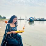 Sheetal Patra Instagram - ଯା ରେ ଭାସି ଭାସି ଯା ବୋଇତ ମୋର ଭସିଯା… ⛵️ କାର୍ତ୍ତିକ ପୂର୍ଣ୍ଣିମା ଓ ବୋଇତ ବନ୍ଦାଣ ଉତ୍ସବର ଅନେକ ଅନେକ ଅଭିନନ୍ଦନ 🙏🌸