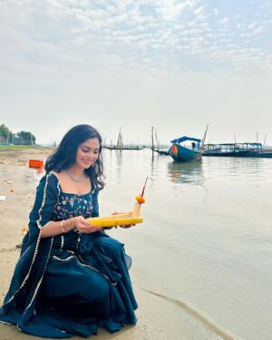 Sheetal Patra Instagram - ଯା ରେ ଭାସି ଭାସି ଯା ବୋଇତ ମୋର ଭସିଯା… ⛵️

କାର୍ତ୍ତିକ ପୂର୍ଣ୍ଣିମା ଓ ବୋଇତ ବନ୍ଦାଣ ଉତ୍ସବର ଅନେକ ଅନେକ ଅଭିନନ୍ଦନ 🙏🌸