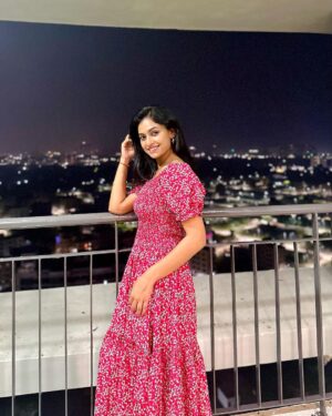 Sheetal Patra Instagram - କୁମାର ପୂର୍ଣିମାର ଶୁଭେଛ୍ଛା!🌝🌸❤️

May the radiance & magic of Kumar purnima brighten all our lives & our paths🌟
Jai maa laxmi🙏🪷
@geetanjali._.patra