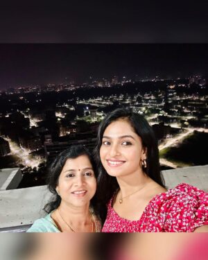 Sheetal Patra Instagram - କୁମାର ପୂର୍ଣିମାର ଶୁଭେଛ୍ଛା!🌝🌸❤️

May the radiance & magic of Kumar purnima brighten all our lives & our paths🌟
Jai maa laxmi🙏🪷
@geetanjali._.patra
