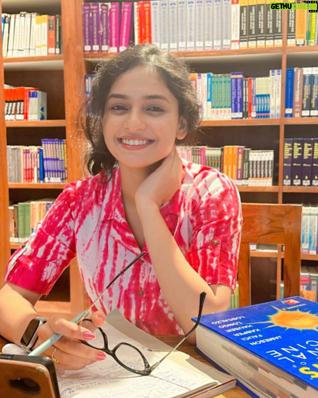 Sheetal Patra - 13.1K Likes - *with exams approaching*
My books be like: Tera dhyaan kidhar hai?!😒😶📚
Ps: Me thinking what to eat for lunch😆
.
.
#studymodeon #examseason #grindtime
#noshortcuts #staymotivated #stayfocused #yougotthis