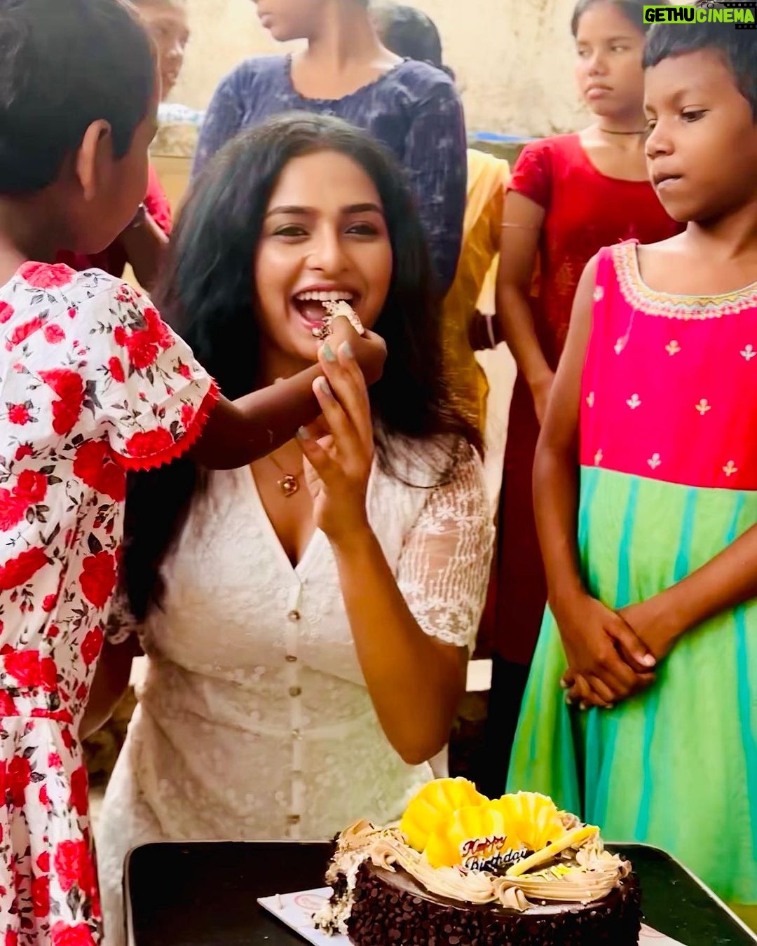 Sheetal Patra - 39.7K Likes - Moments like this makes my heart smile!♥️
Grateful for the most heartwarming birthday spent with the incredible kids at “Asha Kiran orphanage.
Their little, shy but genuine love-filled gestures touched my soul🥹❤️…Sharing my special day with these cuties was a true blessing😇🙏
May God shower these beloved children with boundless happiness 🫶🌟
#BirthdayBlessings #SpreadLove #godsfavchildren #littlehappiness